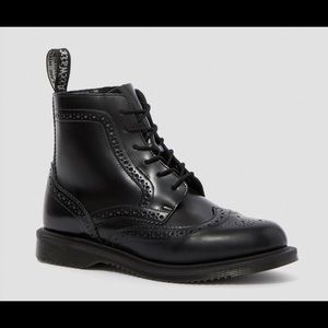 Dr Martens Dalphine boots. Side zipper, black leather.